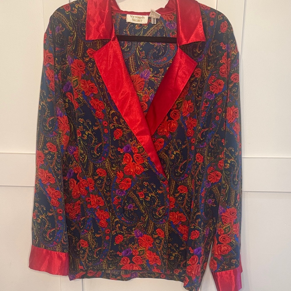 Victoria's Secret vintage Floral sleep/robe with Red Satin Trim